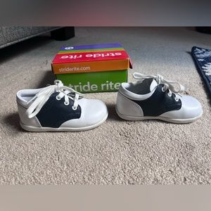 Stride Rite Navy Saddle Shoes size 6w